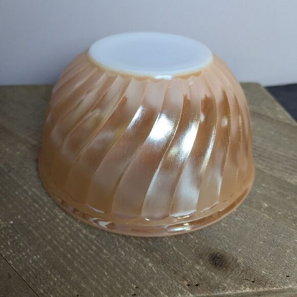 Fire KIng Peach Luster Swirl mixing bowl 8" - Picture 9 of 10